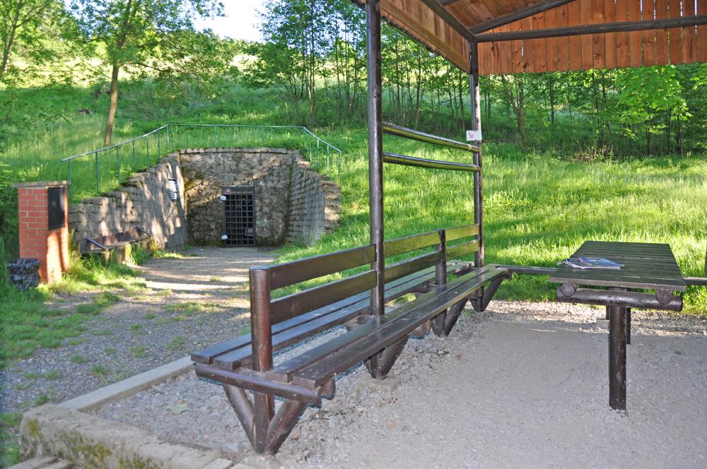 �tola sv. Jana Evangelisty v Ji�et�n� pod Jedlovou.