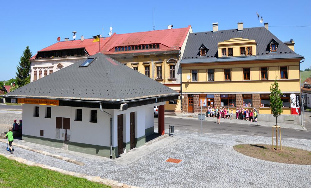 Informa�n� centrum Tol�tejnsk�ho panstv� v Ji�et�n�.